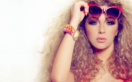 Pretty Woman - women, female, curley hair, sunglasses, jewerly, model