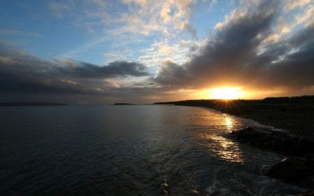 Picture of a beautiful Sunset - ocean, sun, sunset, picture, nature, beautiful, skies, sea, sunrise