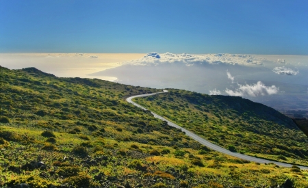 The clouds between heaven and earth