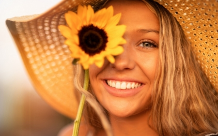 Beauty - sunflower, girl, vara, hat, summer, face, yellow, smile, cristopher rankin