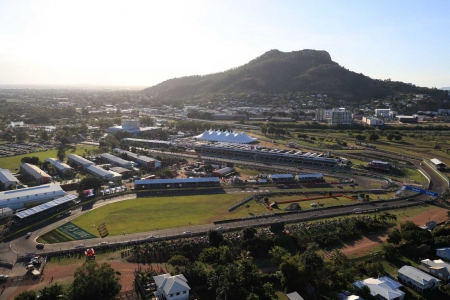 townsville 400 - townsville, car, buidling, grass, track