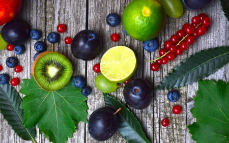 Fruits - summer, wood, berry, lime, red, green, fruit, card, leaf, vara