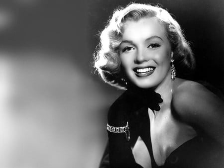 Marilyn Monroe - black n white, diva, model, singer, sex symbol, hollywood