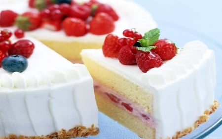 Cake With Berries - cake, sweet, frosting, berries