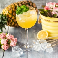 Pineapple Juice with Flowers