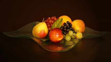 Fruit Bowl - modern, glass, bowl, pear, grapes, apple, firefox theme, fruit