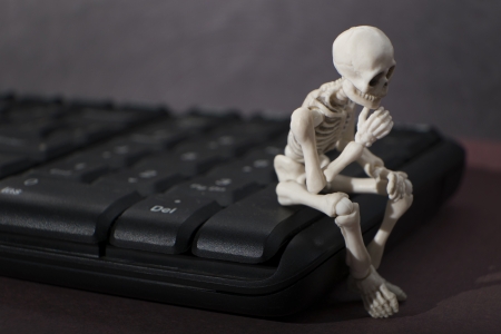 Tinker - tinker, black, white, funny, figurine, skull, bones, tastatura