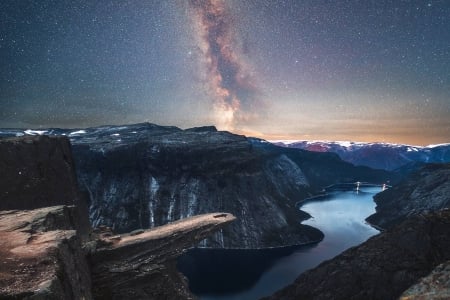 Milky Way over Troll's Tongue