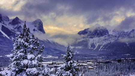 Banff National Park in Alberta, Canada in Winter - alberta, trees, mountain, winter, park, national, mist, banff, snow, canada