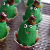 Dressed Frog Small Cakes