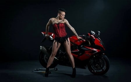 gsxr & tatoo - girl, gsxr, suzuki, tatoo