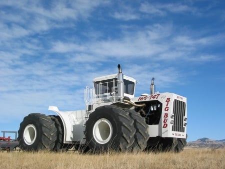 big bud 747 - big, bud, grass, field, tractor