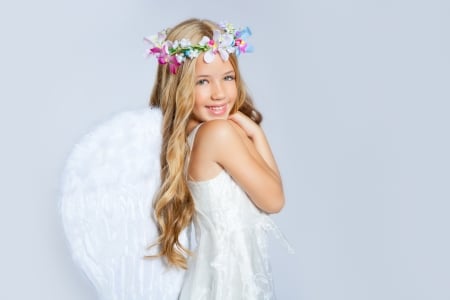 Little Girl - wings, smile, girl, wreath