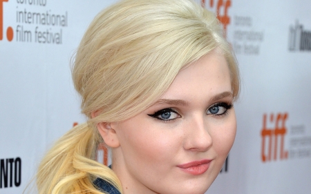 Abigail Breslin 17 - wallpaper, people, abigail breslin, celebrity