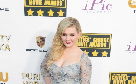 Abigail Breslin 24 - wallpaper, people, abigail breslin, celebrity