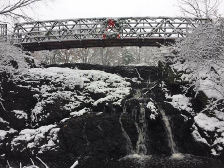 Christmas Wreath - Newington CT, Connecticut, Waterfall, Winter, Wreaths, christmas, Christmas Wreaths, new england, Bridges, Connecticu, Mill Pond