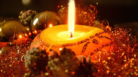 Glow of Candle - candle, christmas, gold, flame, pine cones, holiday, lights, firefox theme, amber