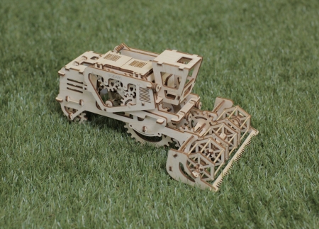 Ugears Combine Harvester Model - toys, corporate gifts, mechanical models, unique gifts, 3d mechanical puzzles, games, educational puzzle games, 3d puzzle, mechanical puzzle, unique puzzle, gifts