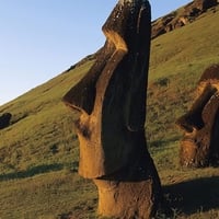 moai statues