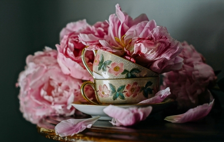 * - flowers, style, petals, cups