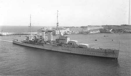 WORLD OF WARSHIPS HMS EXETER HEAVY CRUISER - 628 crew, 8 boilers, length 575 ft 1 in, steam turbines, crew of, 10660 tons, 80000 shp, speed 32 kts