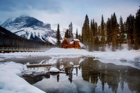 Emerald lake - Yoho NP - lake, yoho, mountain, national park, winter, reflection, emerald, snow, cabin