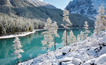 Shavlinskie lake, Altai - lake, mountain, winter, view, altai, reflection, snow, beautiful, rossia