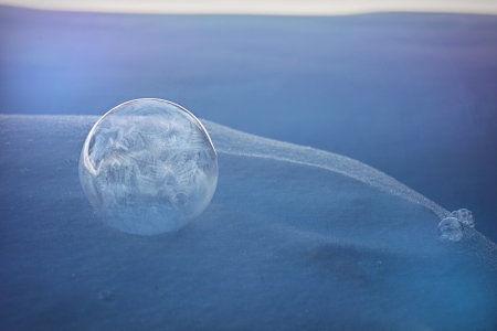 frozen bibble - walllpaper, macro, snow, blue, winter, frozen, bubble