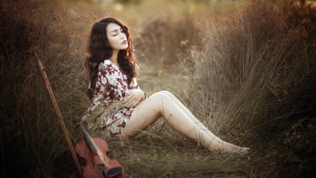 Girl with violin - sitting, girl, beautiful, violin, barefoot, land, legs