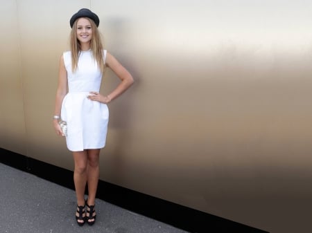 Isabelle Cornish - cornish, actress, hot, hat, isabelle, wallpaper, heels, model, legs, beautiful, 2019, smile, isabelle cornish, dress