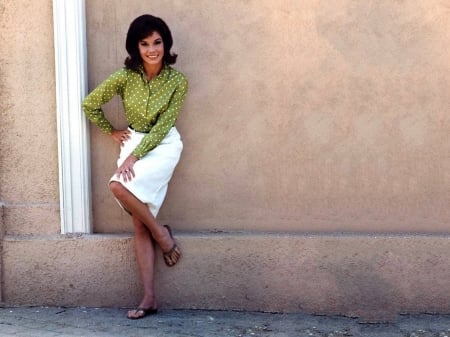 Mary Tyler Moore - sandals, skirt, legs, beautiful, actress, Mary Tyler Moore, smile, blouse, Mary, Moore, model, 2019, wallpaper