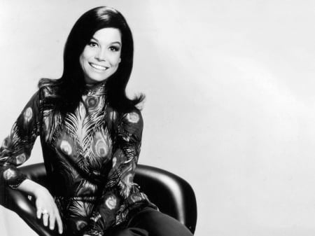 Mary Tyler Moore - blouse, black white, wallpaper, 2019, mary tyler moore, mary, model, beautiful, actress, chair, moore, pants, smile, dancer