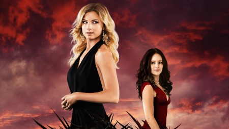 Revenge ( 2011 - 2015 ) - Emily VanCamp, revenge, woman, girl, blonde, tv series, Madeleine Stowe, actress