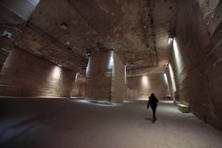 Quarries of Lights - now an immersivemultimedis exhibit space, southern france, images, former limestone quarry, projectors, quarries of lights