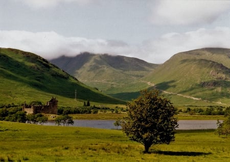 Kilchurn Castle On Loch Awe - Scotland - Kilchurn Castle, Scottish Castles, Scottish Lochs, Scotland, Loch Awe, Scottish Highlands