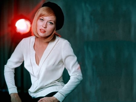 Faye Dunaway - Faye, beautiful, hot, Faye Dunaway, beret, actress, shirt, model, 2019, Dunaway, wallpaper