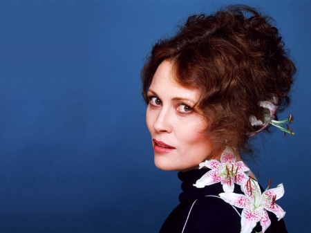 Faye Dunaway - actress, hair, profile, dunaway, faye, wallpaper, model, face, faye dunaway, beautiful, 2019, flowers