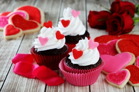 Cupcakes - dessert, roses, petals, hearts, cakes