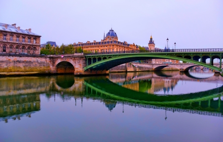 Beautiful bridge reflectoin in paris - morning, sky, light in the morning, water, paris, wallpaper, france, reflection, beautiful, architecture, paris wallpaper, bridge, sunrise, europe