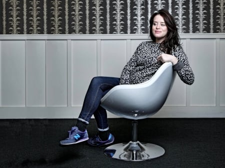 Claire Foy - jeans, Foy, Claire, Claire Foy, beautiful, hot, tennies, actress, chair, shirt, smile, model, 2019, wallpaper