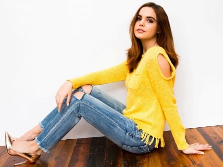 Bailee Madison - jeans, Madison, beautiful, hot, sweater, Bailee, Bailee Madison, actress, model, 2019, heels, wallpaper