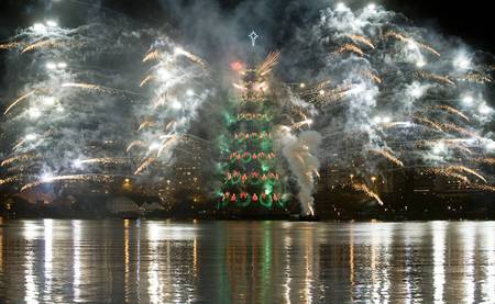 Worlds Biggest Floating Christmas Tree - photography, places, abstract