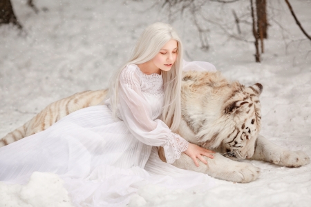 Beauty and the beast - winter, girl, blonde, tiger, frumusete, white, animal, woman, model, iarna, tigru