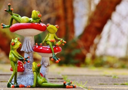 :) - mushroom, funny, red, green, figurine, broasca, frog