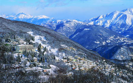 Winter Town - landscape, town, snow, city, winter, mountains