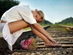   ♡ ════Beauty On The  Rail Line════ ♡