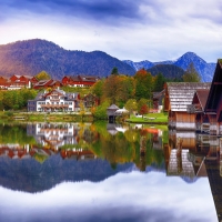 Grundlsee lake in Alps mountain