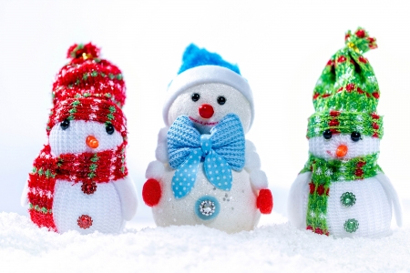 Snowmen - colorful, winter, blue, white, craciun, snowman, christmas, red, iarna, scarf, trio, hat, bow