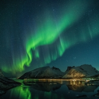 Stunning aurora at lake