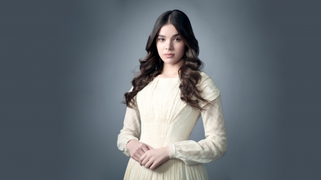 Hailee Steinfeld - closeup, gray background, Hailee Steinfeld, singers, dress, actresses